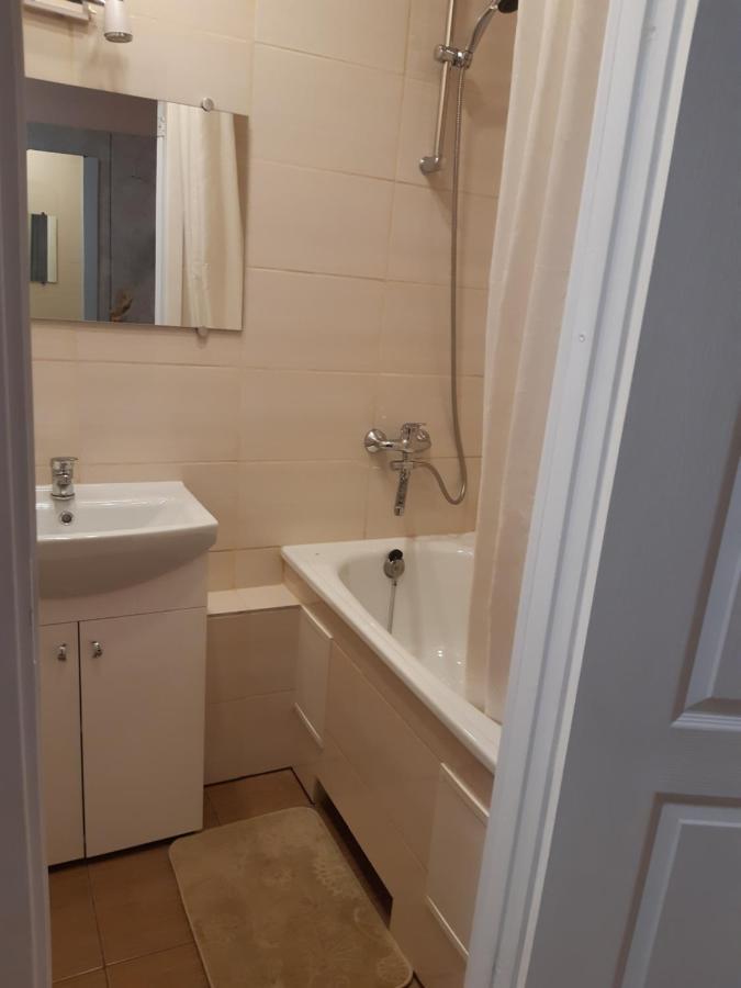 Compact Apartment Near Food Market In The Oldtown Plus Free Parking Klaipėda Buitenkant foto