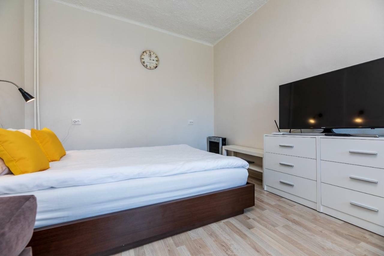 Compact Apartment Near Food Market In The Oldtown Plus Free Parking Klaipėda Buitenkant foto